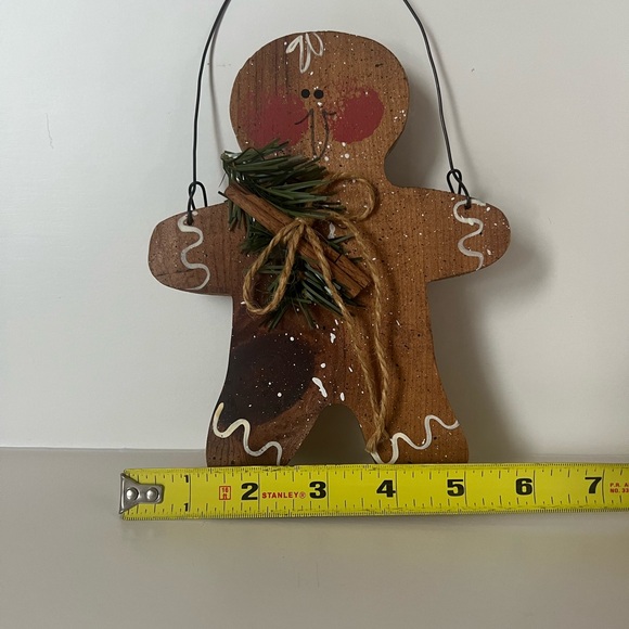 Vintage Wooden Hanging or Prop Up Gingerbread Man - Picture 5 of 9